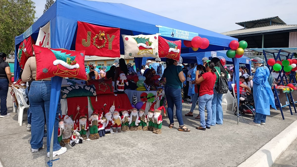 ZumarGye's tweet image. Alumnos de los talleres productivos de ZUMAR Bastión Popular hoy muestran sus creaciones en la jornada de clausura. Hasta las 12:00 ofrecerán sus productos en el Polifuncional Municipal ZUMAR.
La Alcaldía abre espacio a los emprendedores. 
#Guayaquil
#ConstruyendoLaCiudadDeTodos