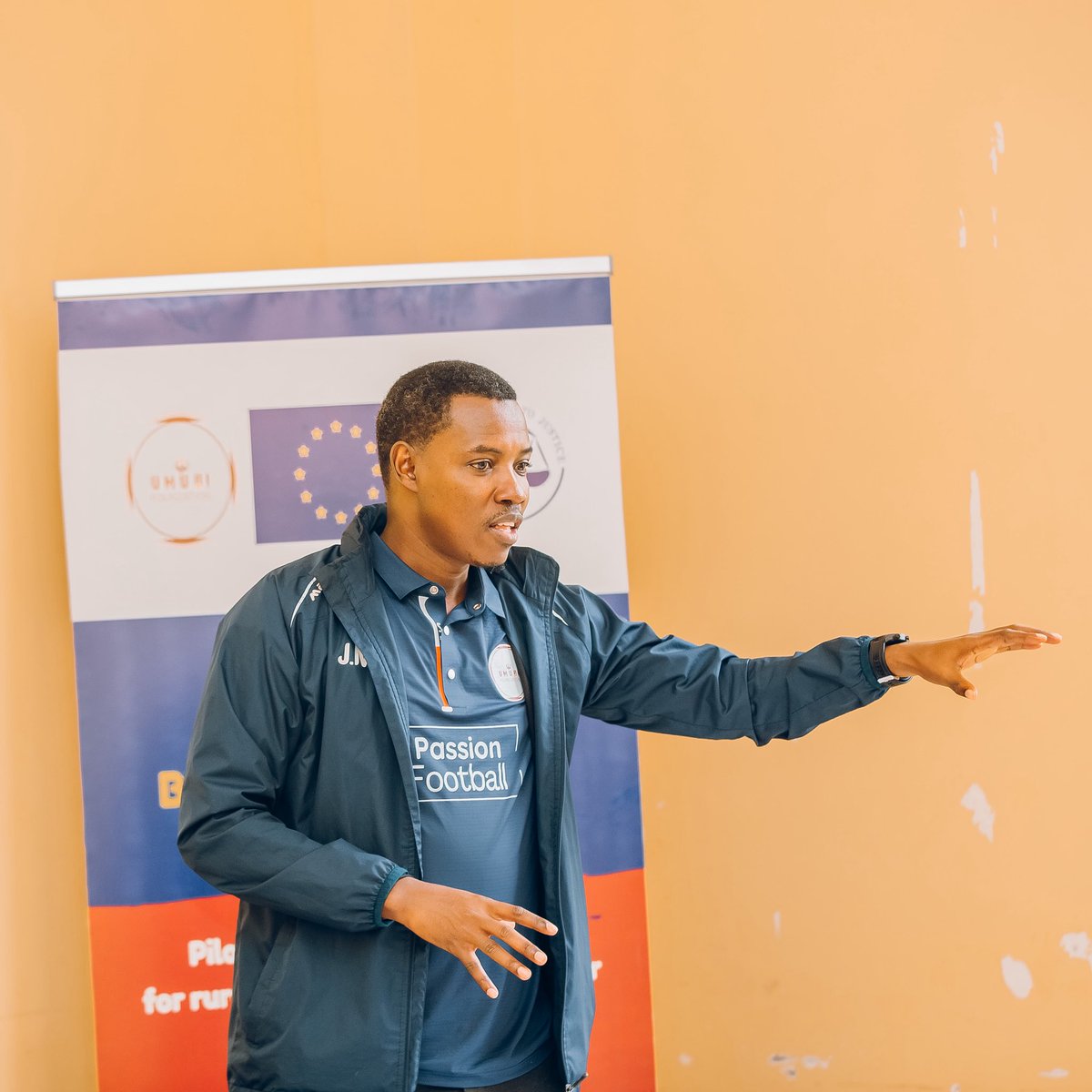 1/3) Together with <a href="/RwandaB2Justice/">Rwanda Bridges to Justice</a>, we held a Kina Unirinde workshop in <a href="/BugeseraDistr/">Bugesera District</a>, using football to address gender discrimination and promote safe, inclusive spaces for girls in sport.

#SportsForChange