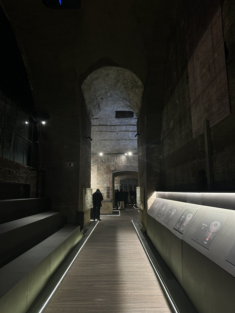 C’è un #Pantheon che non avete mai visto. Con “Oltre il Pantheon” aprono gli ambienti della Basilica di Nettuno: un “dietro le quinte” di reperti, affreschi e architetture liturgiche tornano in un percorso tra ricostruzioni digitali e dispositivi immersivi. 
#archeologia #cultura