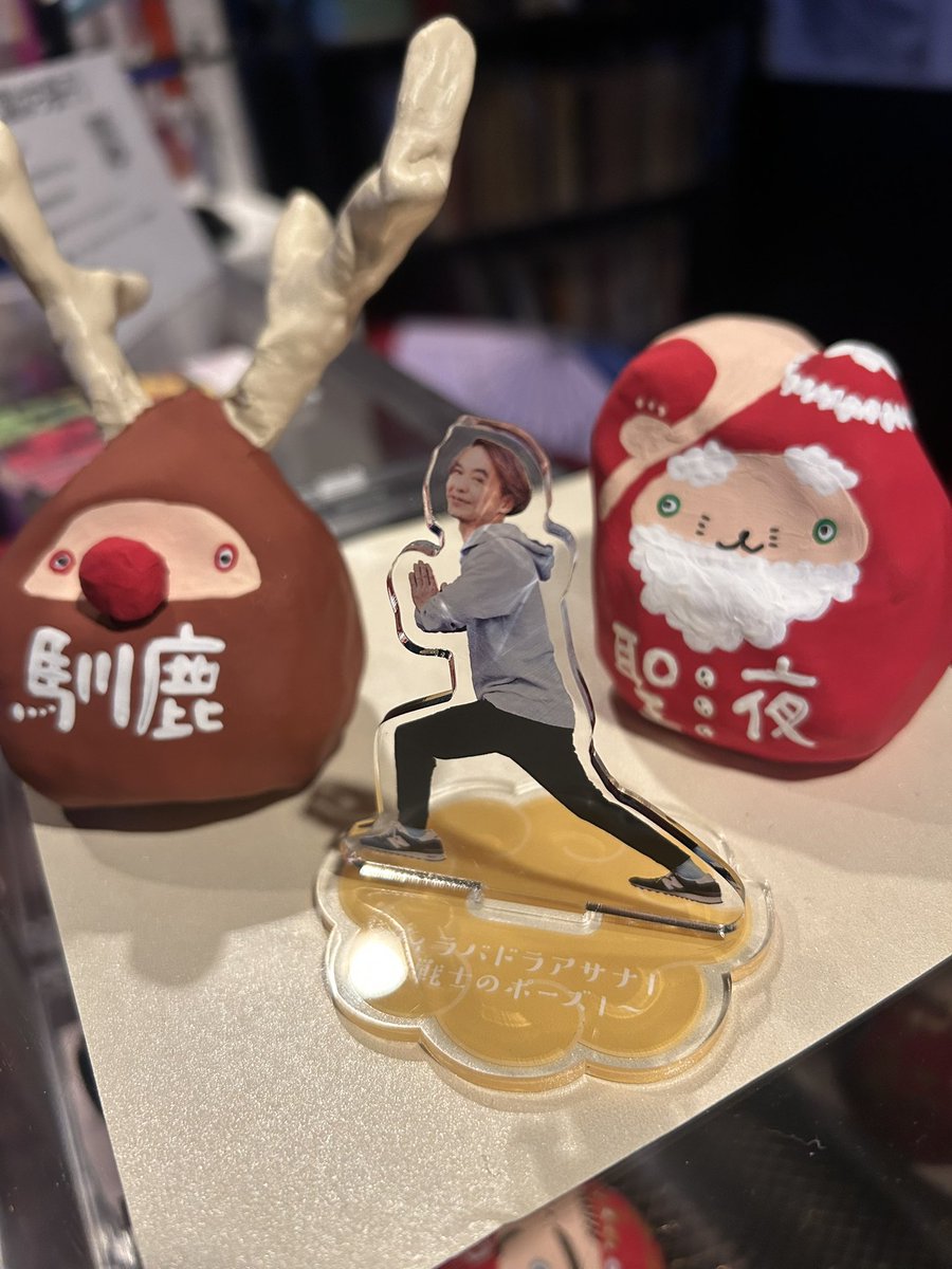 k_setani's tweet image. 本日もありがとうございます
明日もお待ちしています
おやすみなさいませ🌙
張子ははちさん、
アクスタは十三のBAR「tiny bubbles」のマスターすみおさん✨
#スナック和灯
#三国はち張子 
#tinybubbles