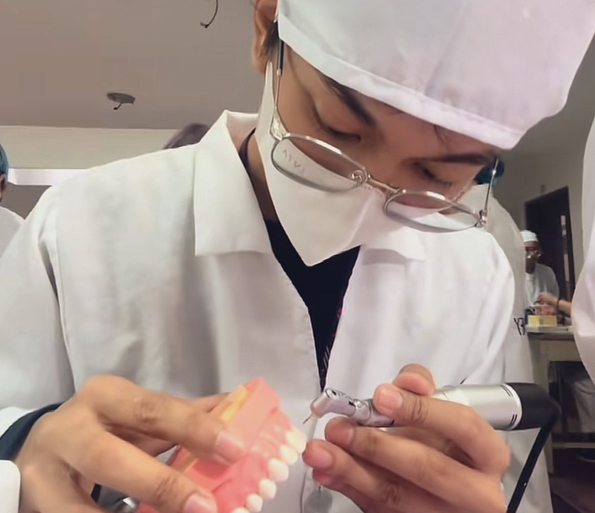 Its_SATVRN's tweet image. Hi, im satvrn 
——————————————————
About me:

- 21, gemini
- In College, Dentistry 
- Likes to do Arts, Dancing, Cooking &amp;amp; Baking
- Reads BL, Watches Anime, Fantasies, Sci-Fi, Mixed music taste