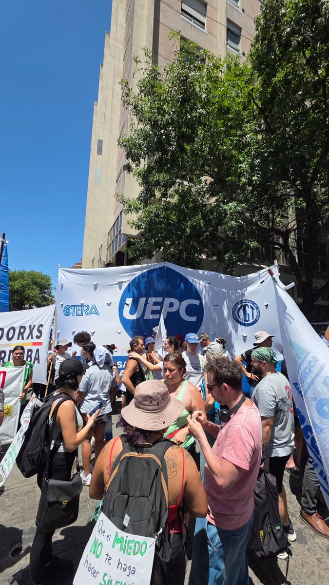 #Ahora Junto a los gremios y las organizaciones sociales estamos en las calles rechazando la reforma laboral y la reforma educativa que eliminan derechos conquistados por las y los trabajadores.