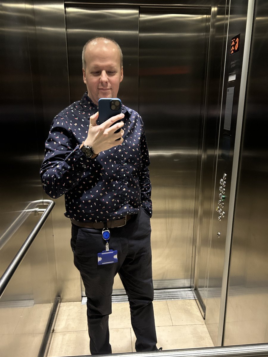 Teleszart búvárruha testemből ezt sikerült a céges karácsonyra kihozni. Szebb már nem leszek úgy nézzétek! 😆