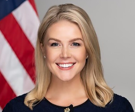 Did White House mouthpiece Karoline Leavitt receive lip filler injections? (Do we care?) A Vanity Fair photo is said to show injection sites. The press secretary's apparently remaining tight-lipped on the issue as I've seen no comment from her. #karolineleavitt