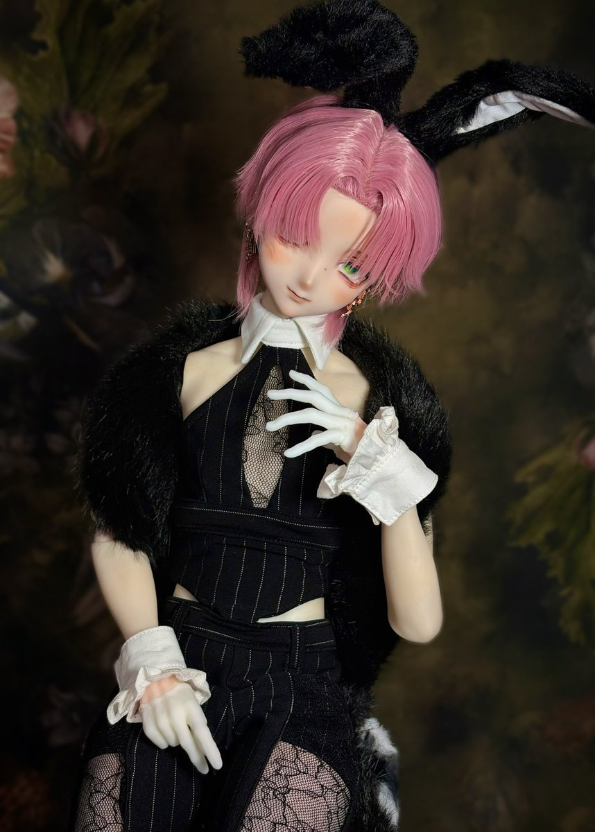 エルメス🐰用にめちゃくちゃ可愛いスーツをお迎えしました…！🙌︎💕︎︎
(もこもことお袖は別衣装のものです！)

 #えとらんぜおようふく