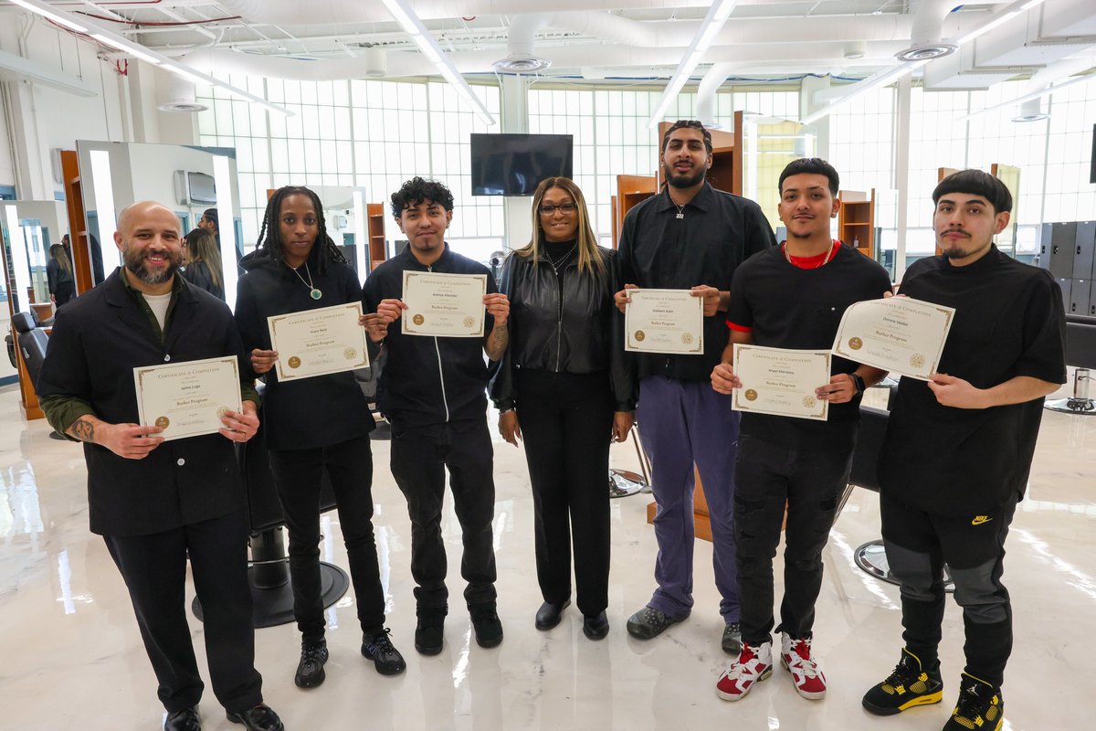 tritonalumni's tweet photo. Triton College celebrates the first grads of our new Cosmetology &amp; Barber Program! 
Evening classes start this spring (8‑week schedule). Register now before Jan. 20 at https://t.co/q63b1GlImn @tritoncollege https://t.co/LJMumDOxYe
