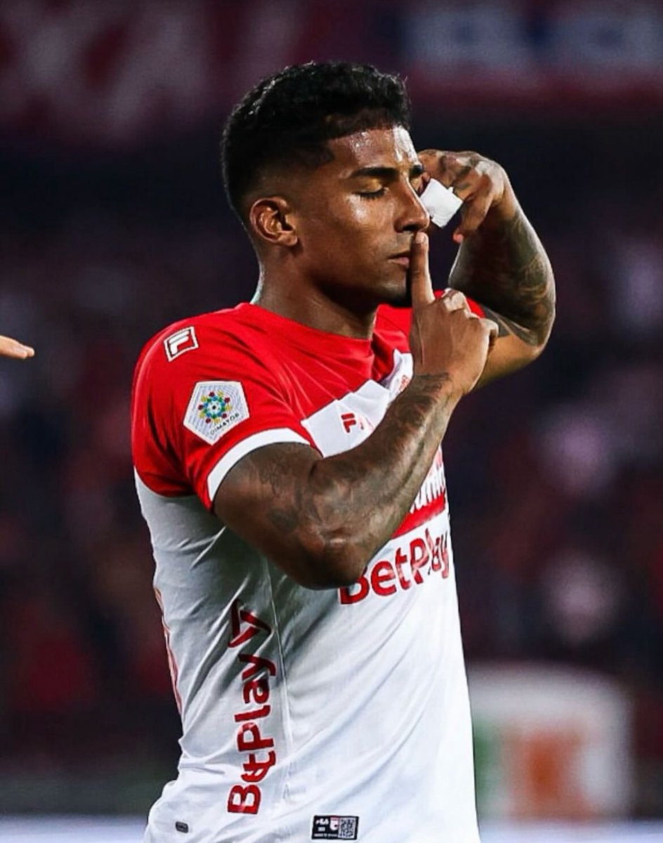 Santiago Mosquera es nuevo jugador de Cerro Porteño.

El día de ayer se despidió del Independiente de Santa Fe y cerró su fichaje con El Ciclón.

Es el extremo que solicitó Jorge Bava a la CD, zurdo, juega en ambas bandas.