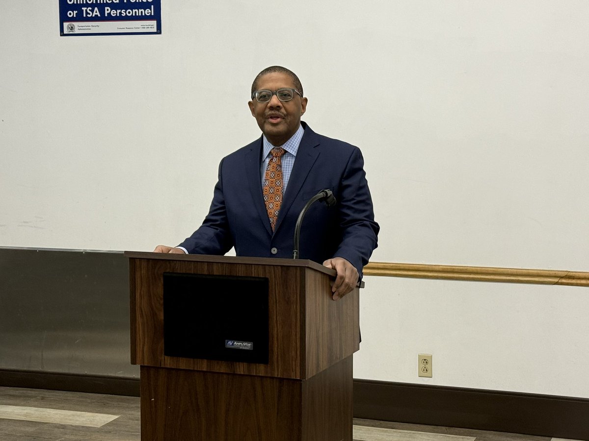 talkerie's tweet photo. #Erie International Airport announces new daily service to Chicago O’Hare Airport beginning May 22nd at 7:20 am.
Executive Director Derek Martin made the announcement earlier today at the airport.
#FlyERI https://t.co/bl69vp9YQ0