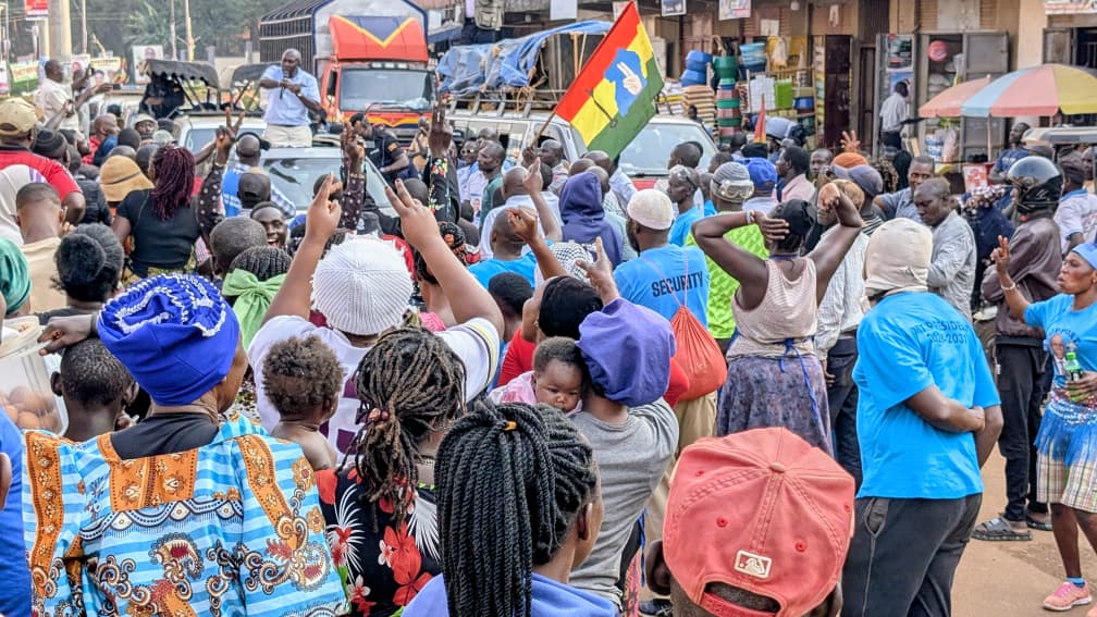 FDCOfficial1's tweet photo. Hope and Change in Masaka City
From trading centers to communities, Rt. Hon. Nathan Nandala Mafabi is bringing economic solutions straight from the FDC manifesto.
#FDCManifesto #MasakaCity #EconomicEmpowerment https://t.co/bLghoMEFLR