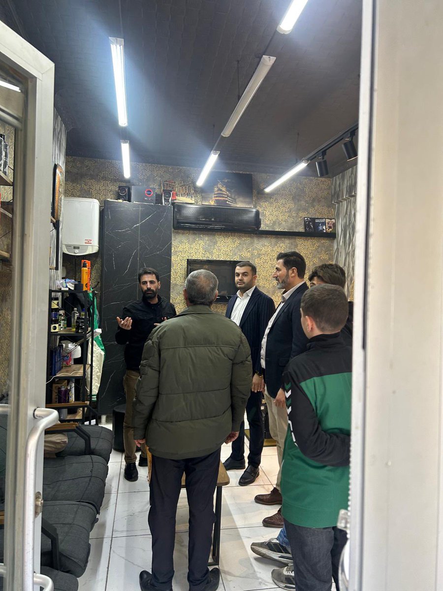 Cumhuriyet Halk Partisi Haliliye İlçe Örgütü olarak esnaf ziyaretlerimizi gerçekleştirdik.
Sahadan gelen talep ve sorunları yerinde dinledik; çözüm odaklı, adil ve sürdürülebilir politikalar için notlarımızı aldık.
Dayanışmayı büyütmeye, Haliliye’nin sesini birlikte yükseltmeye