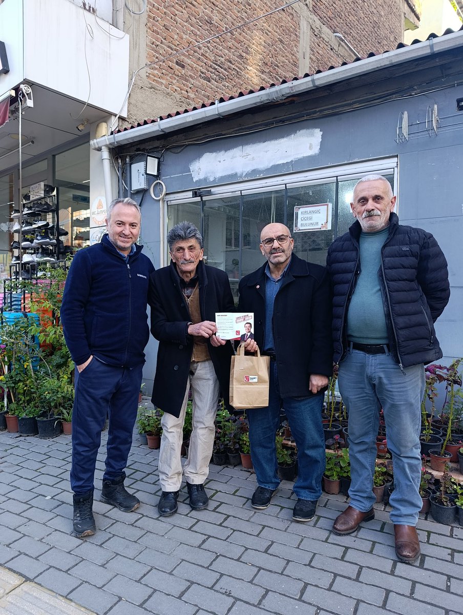 Sadet partisi Bursa yıldırım 
Saadet partisi yıldırım ilçe teşkilatı
Yavuz Selim Mahalle Müfettişi olarak 
yavuz selim mahalle esnaflarından
Çiçekçi ve fidancı işletmecisi sayın
Osman Dağdelen beyi iş yerinde
Ziyaret edildi kendisine iş kolaylılardileriz