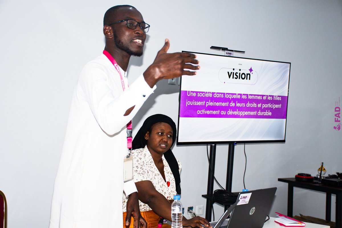 ONGFADniger's tweet photo. #ONGFAD #IAT #Jeunesse #PartageDeSavoir #VisitePédagogique #CultureProfessionnelle #Engagement #VisionFAD15_20ans
L’ONG FAD a eu le plaisir d’accueillir, hier mercredi 17 décembre, dans ses locaux, les étudiants de l’Institut Africain de Technologie (IAT) pour une visite pédagogique enrichissante et interactive.
Les responsables et membres de l’équipe FAD ont animé une présentation générale de l'organisation, mettant en lumière notre vision, nos domaines d’intervention et notre engagement en faveur de la femme en particulier et le développement communautaire en général, avant d’offrir aux étudiants une visite guidée dans nos différents départements.
Un moment d’échanges constructifs qui a permis aux participants de mieux connaitre l’ONG FAD, ses initiatives, les opportunités d’apprentissage et d’engagement professionnel.
Nos remerciements à l’administration et aux étudiants de l’IAT pour leur intérêt et leur dynamisme.
À FAD, nous croyons en la transmission du savoir et en l’accompagnement de la jeunesse pour bâtir un avenir durable.