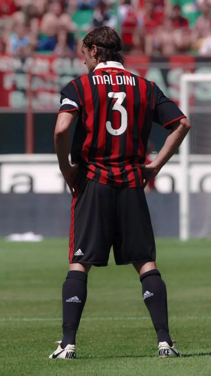 MilanUpdate's tweet photo. Uang Bukan Segalanya Buat Paolo Maldini 🇮🇹

Dikutip dari @NicoSchira, Maldini dapet tawaran super mahal dari klub Arab Saudi. Tapi, tawaran itu langsung ditolak.
​Maldini menegaskan dia nggak mau tanda tangan atau kerja buat klub manapun yang bukan AC Milan. 
Uang bisa dicari, tapi loyalitas Il Capitano itu abadi. Respect! 🫡