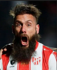 Este hombre ha sido siempre infravalorado. Estaba loco por el club el loco. Se quiso escapar de la clinica para jugar se acuerdan? Ademas, in my papers, el mejor defensor del campeonato del ascenso fue el