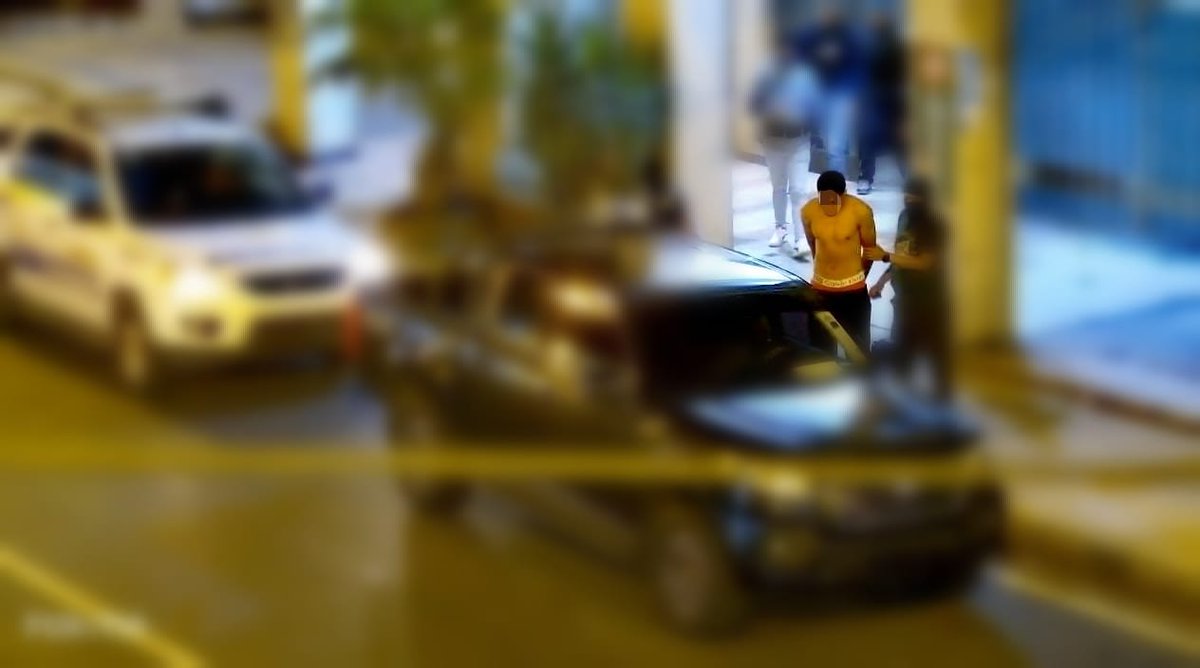 segura_ep's tweet image. ATENCIÓN|

(1/3) Allanamientos ejecutados y presunto implicado detenido fue el resultado del trabajo del #C5GYE de #SeguraEP y @PoliciaEcuador, tras la muerte violenta de un jugador de fútbol registrada al norte de la ciudad. ⤵️