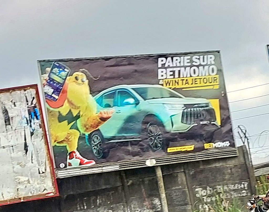 aristidemabatto's tweet photo. La marque de SUV #Jetour cartonne en affichage cette année. 
Est-ce la voiture dont rêvent les Camerounais ?
#BetMomo
#OrangeCM

#SniperDePub https://t.co/CYAtjtba1B