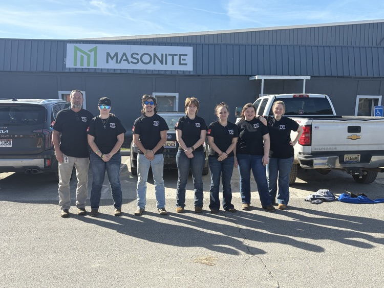 HaleyvilleCT's tweet photo. Several of our welding students volunteered to serve at Masonite's Christmas meals for both shifts. https://t.co/ZRp8rllDGq