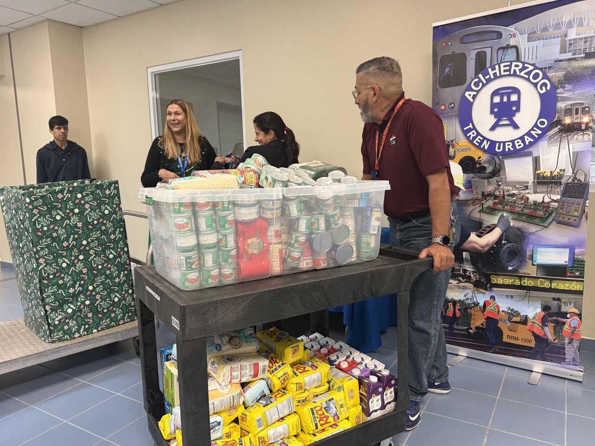 ATIDTOP's tweet image. Navidad con Propósito 🎄🤍

La Autoridad de Transporte Integrado (ATI), junto al operador del Tren Urbano ACI-Herzog, celebró una Navidad con propósito, vistiendo sus ugly sweaters y uniendo esfuerzos en una recogida de alimentos en apoyo a la fundación Come Colegial.