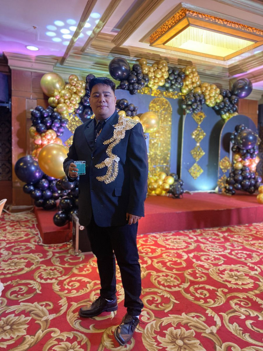 Chiero_00's tweet photo. So I finally got a grand prize for the raffle draw! HAHAHA First time ko to tapus yung grand prize pa 🎉

P.S. Please don’t mind my left foot; I don’t know why I flip it like that. 😁
#YearEnd2025 https://t.co/9a7dmRHhj6