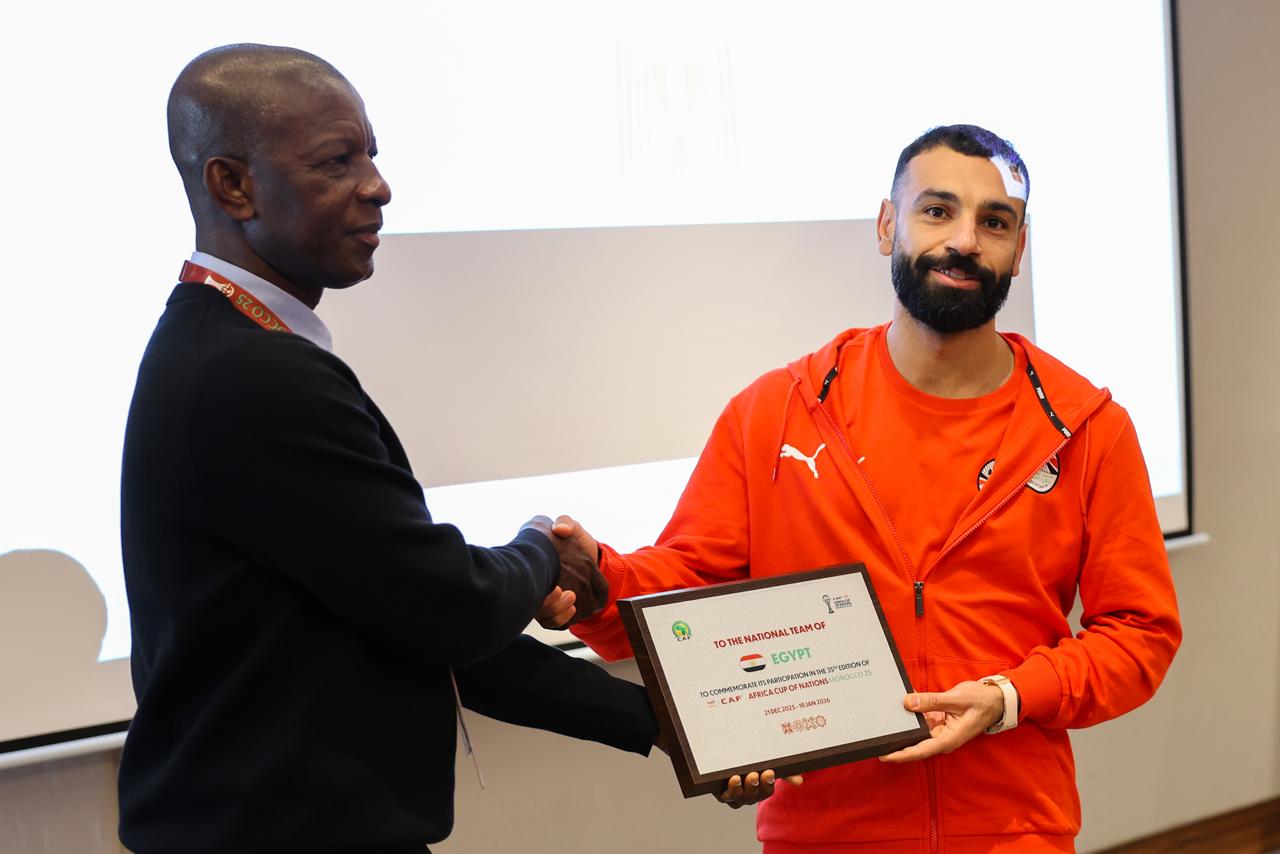 كاف يمنح محمد صلاح شهادة مشاركة منتخب مصر في النسخة الـ 35 من كأس الأمم الإفريقية 