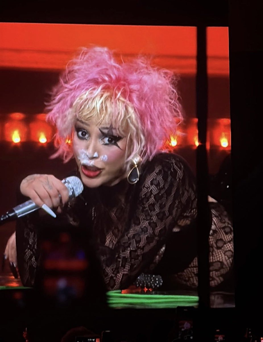 beyzhive's tweet image. the pink wig. the white stuff. rolling on the floor. i feel like this cokenika shade.