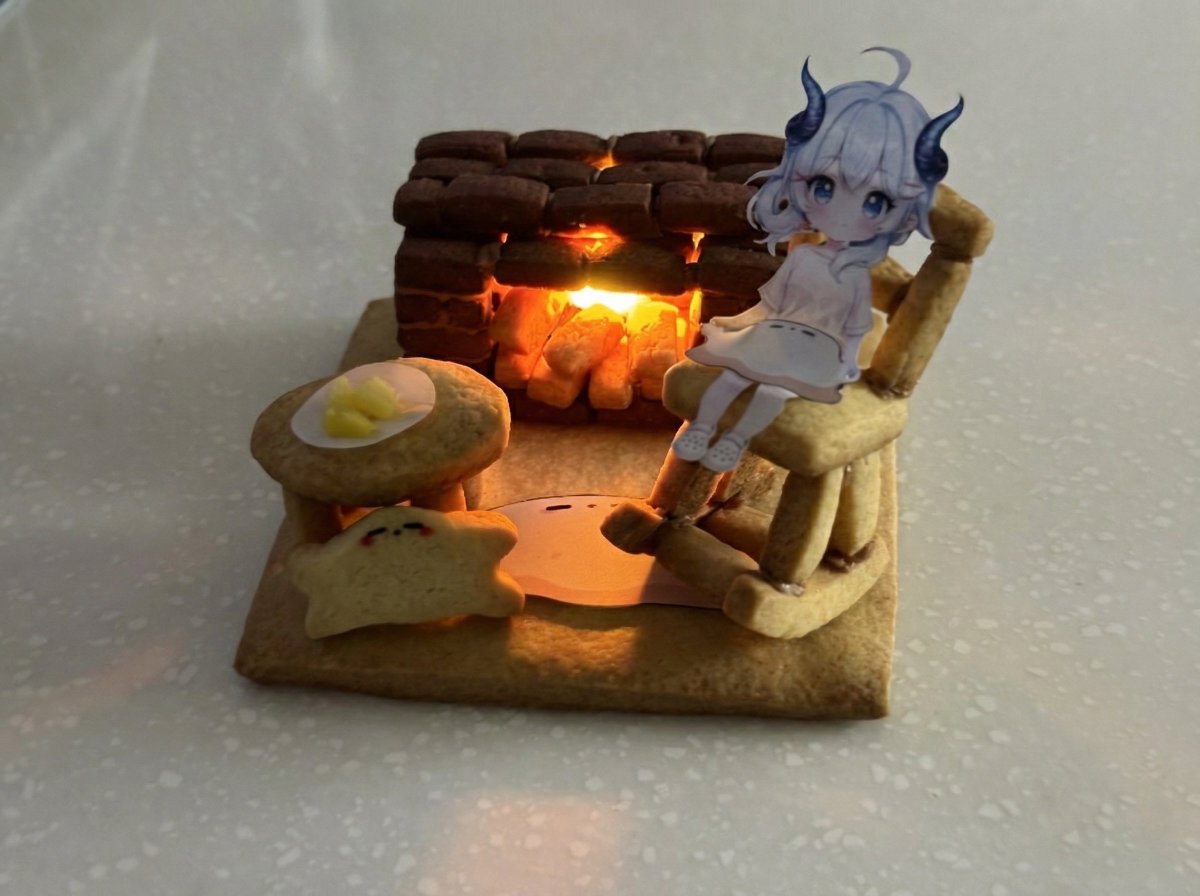 먹을 수 있는 벽난로라고 들어 보셨나요?🍪 초코맛 쿠키 벽돌로 벽난로를 짓고, 버터쿠키로 흔들의자와 테이블, 바닥까지 만들었답니다!  종이, LED 빼고 다 먹을 수 있다구요?!😋 여러분도 따뜻한 쿠키집에서 쉬다 가시는 건 어때요?, image size:1200x896