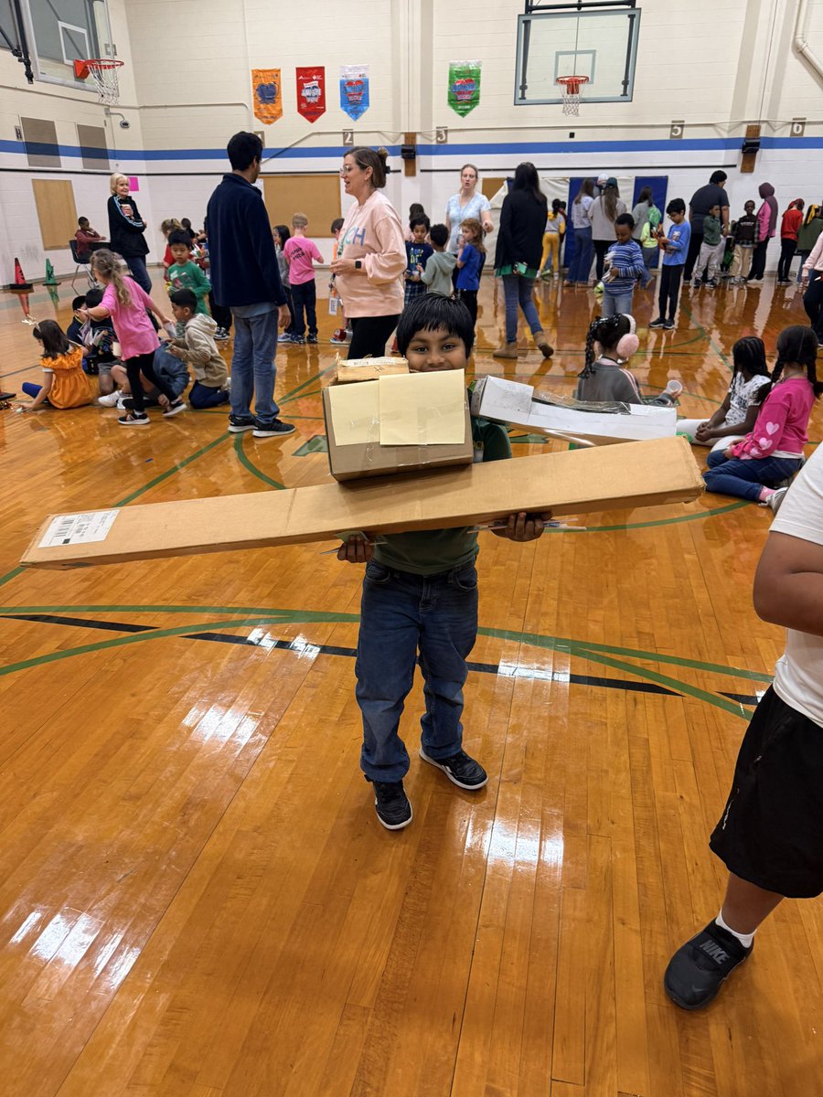 MrsJohnsonMST's tweet photo. 4th grade did an amazing job with their market day! I love to see the creativity and how hard they all work! @amanda_spear4 https://t.co/EMxkA8EtRk