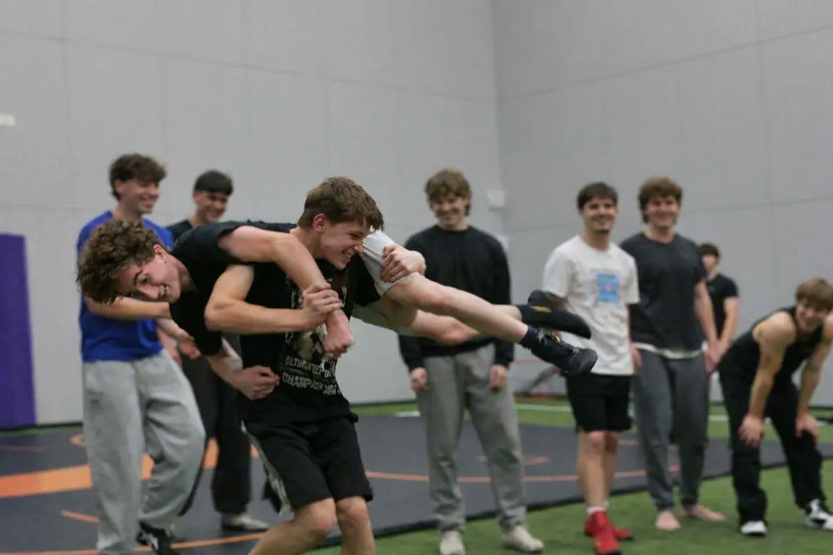 Royal Bay wrestling program gets hold on growing number of Colwood students #westshore

Read more at: goldstreamgazette.com/2025/12/18/roy…