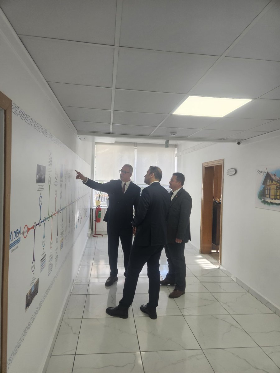 mebodsgm's tweet photo. 🔊🔊🔊
Genel Müdürümüz Sayın Erdal Kılınç, 
📍Konya Ölçme Değerlendirme Merkezi Müdürlüğünü ziyaret ederek yapılan çalışmalar hakkında merkez yönetici ve öğretmenleri ile değerlendirme toplantısı gerçekleştirdi. https://t.co/oXOGZm4MUm