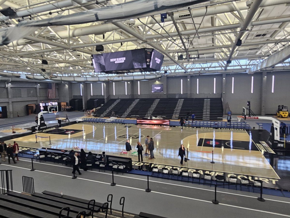 nhrJoeMorelli's tweet image. You are looking live at the newly refurbished Floyd Little Athletic Center in New Haven. #ctbb #ctgb #cttrack @ctwr