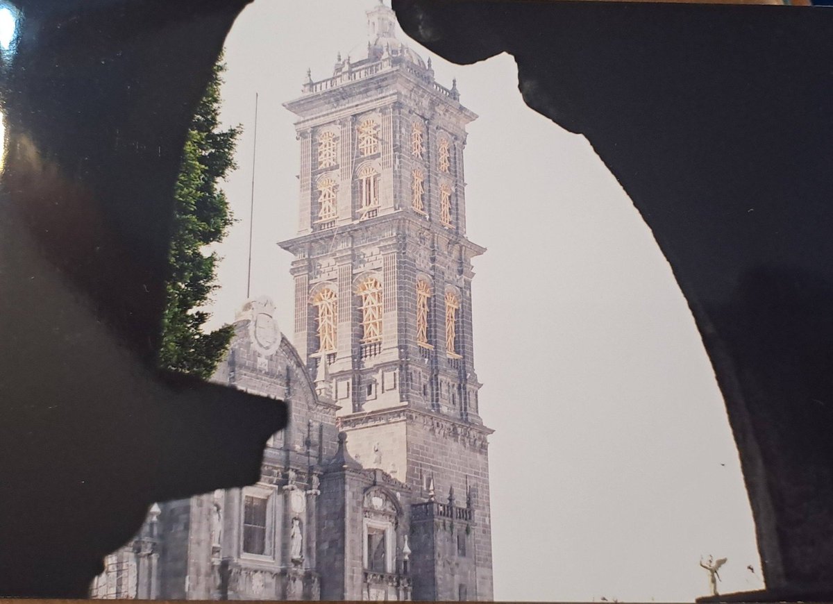 PueblaAntigua's tweet photo. Así lucian la Catedral y el templo de San Agustín por los daños ocasionados por el sismo del 15 de junio de 1999. Fotos: Benito Gómez Orozco #PueblaAntigua https://t.co/x1Fh1ayLO1