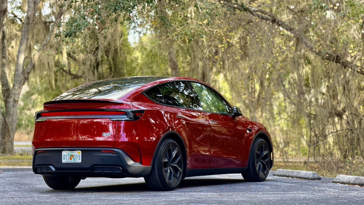 The Tesla Newswire tweet media