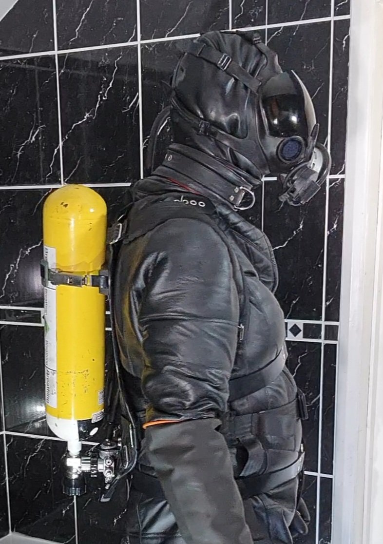 fredlow123's tweet photo. Msa millennium mask goes well with breathing apparatus.. https://t.co/gCWfEpQvFW
