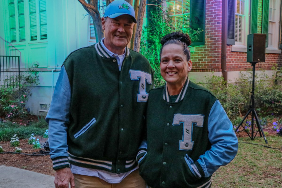 tulanealumni's tweet image. Roll Out. Pull Up. Cheer On.

We all know what's at stake. Now, where will you be when @GreenWaveFB plays in their first ever @CFBPlayoff game? Click the link to find a watch party near you and have a helluva hullabaloo in your city. 

📰: bit.ly/48CH5Fe 
#RollWave