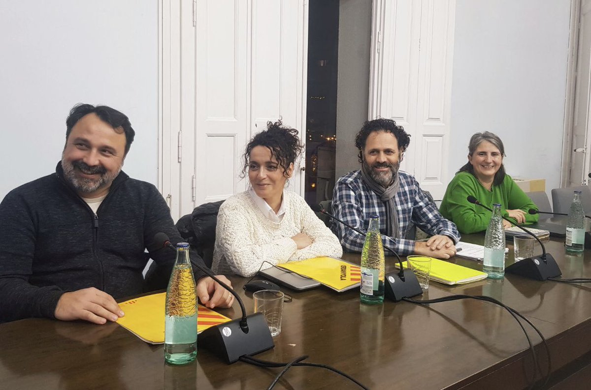 ERCerdanyola's tweet photo. Segueix l’últim #PleCDV del 2025:
🤔Pots venir a partir de les 19:00h a l’ajuntament, escoltar-lo al dial 105.3FM de #Cerdanyola Ràdio, o veure'l en línia a: https://t.co/g70eVwrsnj
🔽 A continuació comentarem els punts més destacats. https://t.co/DKfGyQnl4W