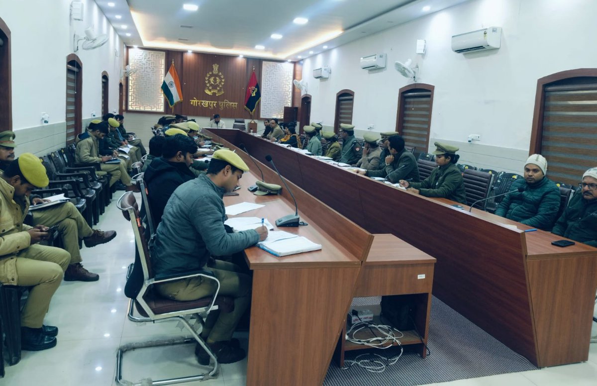 gorakhpurpolice's tweet photo. #gorakhpurpolice 

#sspgorakhpur के निर्देशन में #spcrime की अध्यक्षता में SJPU &amp; AHT की मासिक समीक्षा बैठक रिजर्व पु0ला0गो0 में की गयी, जिसमें बाल अपराध, मानव तस्करी, बाल श्रम व POCSO मामलों की समीक्षा कर संबंधित अधिकारियों को कार्रवाई के निर्देश दिए गए ।

#UPPolice https://t.co/MpoLcvluZd