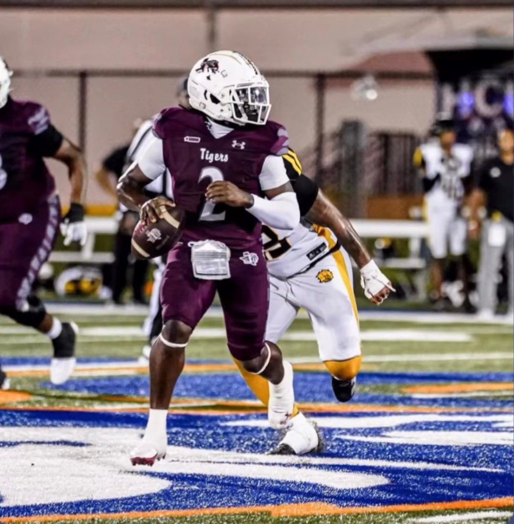 Jordondavis02's tweet photo. OFF PLATFORM THROWS, I don’t practice til I get it right, I practice til I can’t get it wrong. I’m ready to get back to work!! @CollegeFBPortal @247SportsPortal @TransferPortal @RivalsPortal @DeadlineDayLive @HBCUSports1 @hbculegends @HBCUGameday @HbcuPass @HBCUGoTV @HBCUSports @SCStateAlumni @coach_bnapier @CoachHolmes5 @JGonzalesJr10 @JMcDadeDPP @ScottC_Scout @Scout_JamesH @coachp_3cpa @coach_takee