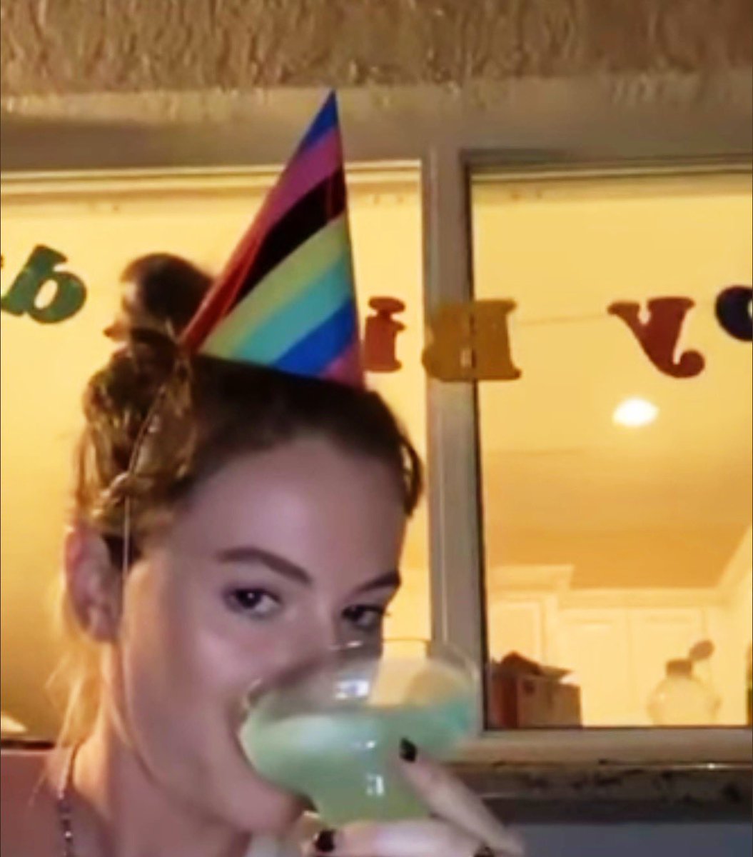 findingGiada's tweet image. birthday girl hereee 🫶🏻🙂‍↕️ 
imagine @findingfletcher wishing me an happy birthday 🥹🤍