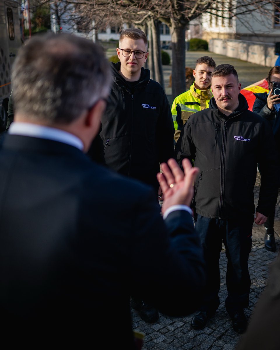 Ehrenamt, das Leben schützt &amp; Zukunft gestaltet! 🚒🌲
Ministerpräsident Mario Voigt übergab heute 100.000 € an den Verein Fokus.Blaulicht für das Projekt „Einheiten Aufbau Wald- und Vegetationsbrandbekämpfung“. Mobile Quads und Anhänger helfen Feuerwehren schnell und effektiv.