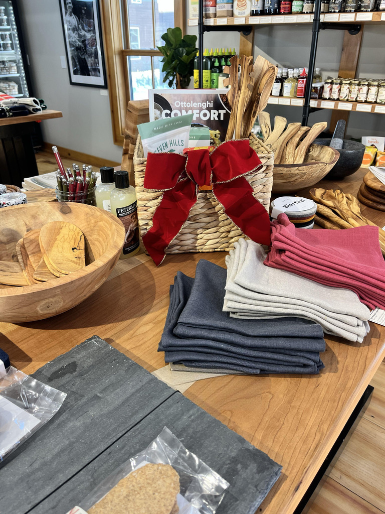 Fuel the holidays ☕️

Open seven days a week, Mill &amp; Whistle is the Deerfield Valley’s newest café. A thoughtfully stocked retail store, maple creemees, and plenty of great coffee.
Heading out early? Order ahead and use their pickup window!
🔗 millandwhistle.com
#visitvt