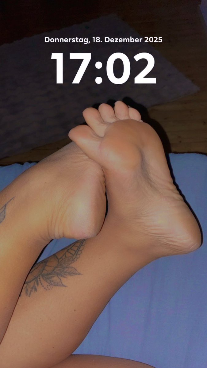 Vergiss nicht. Niemals wirst du mich anfassen, niemals diese göttlichen Beine berühren du kannst nur davon träumen und allein dabei bleibt dir die Luft halt stecken du kriegst Atem und weil ich dich an den Eiern hab, glotzen ich, sondern komm abdrücken! #findom #geldsklave