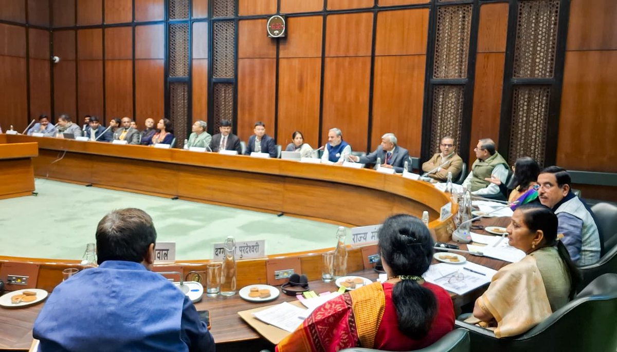 Chaired the Consultative Committee meeting of the Department of Consumer Affairs. MoS Smt. <a href="/Nimu_Bambhaniya/">Nimuben Bambhaniya</a> ji, MoS Shri <a href="/blvermaup/">B.L Verma</a> ji,  distinguished MPs and senior officials were present. During the meeting, Ministry officials briefed the Committee on the measures undertaken