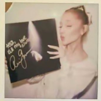 めめです₊⁎⁺˳✧༚ no, because imagine being THIS lucky