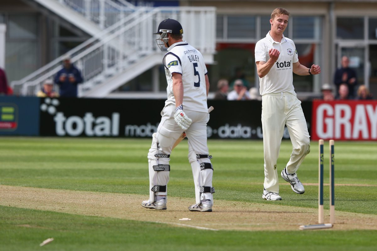 Gloscricket's tweet photo. It’s been a few years in the making, but 2026 is officially the year Craig Miles returns to the pitch with Gloucestershire full-time!

Can’t wait to see Miles bowling in yellow and black again! 💛🖤

#BecomeGlorious https://t.co/osVZQnRtef