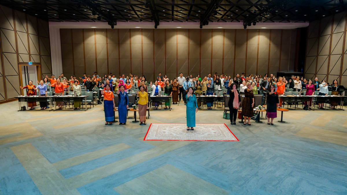 christinearab's tweet image. ✨Taking a Stand for Digital Safety: A Call for Collective Action!

On 10 December, Human Rights Day, the Ministry of Women’s Affairs, together with @UNCambodia, convened "Our Safety: National Policy and Private Sector Dialogue on Technology Facilitated Gender-Based Violence" as…