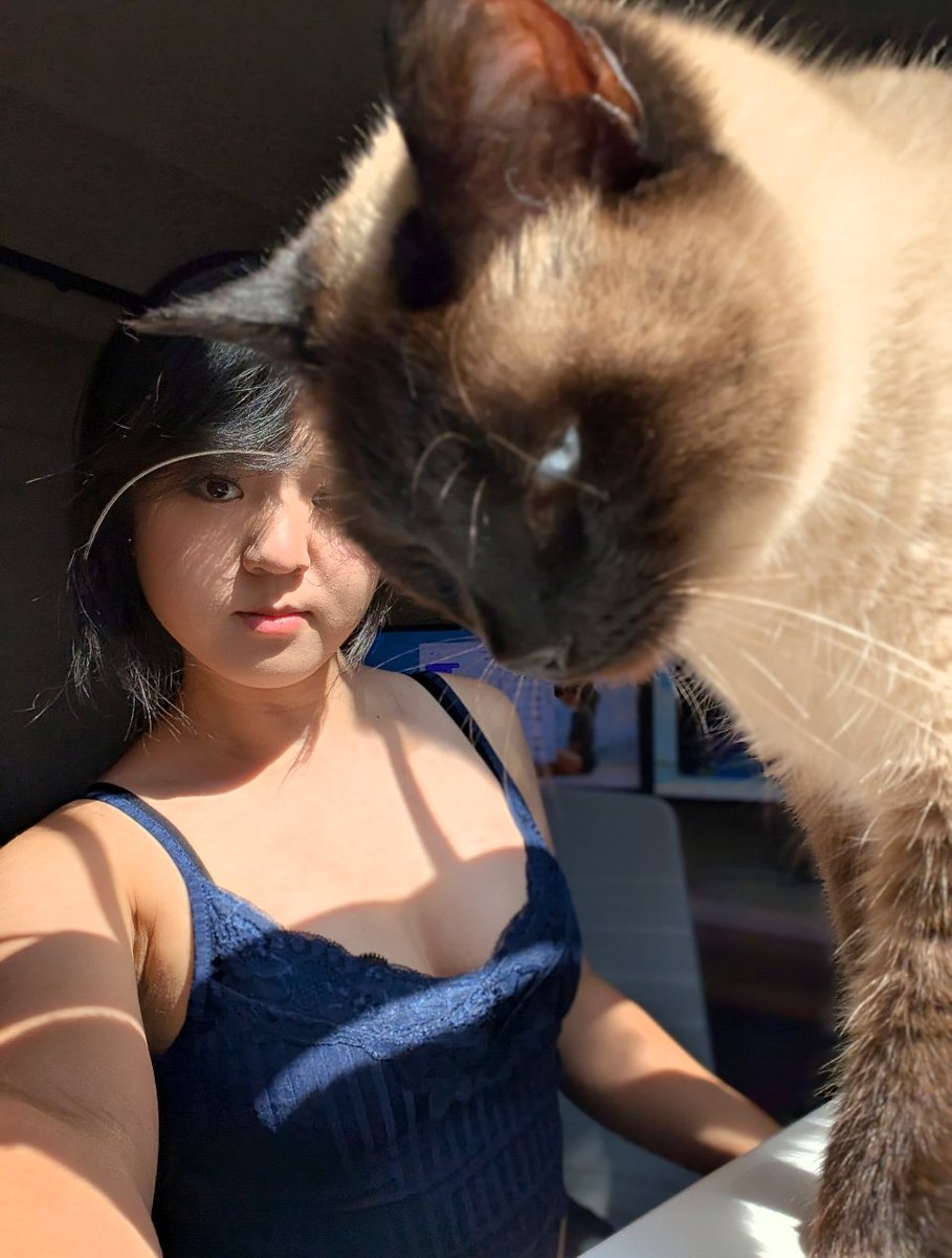 Skippy really walked in front of the camera just to glare at y'all 😭