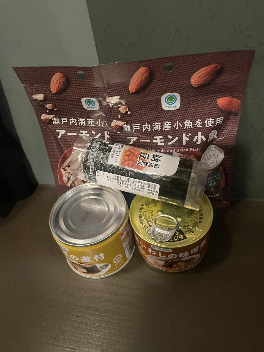 今年最後のBe A Minority !!ありがとうございました！
代打でYUYAくんが出演してくれたり、いつメン感が出たのも、今年弾き語りの出会いが多かったからであって、
KanaEのライブ沢山決めようと思わなかったらこんな事になってなかったと思うと、改めてKanaEさんに感謝です！

頂き物もありがとう！！