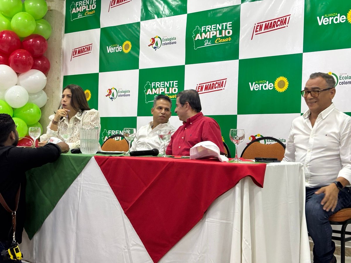 SomosEnMarcha's tweet photo. Felices de estar en la tierra del vallenato, acompañando a @CristoBustos y respaldando una lista sólida con @PartidoVerdeCoL y el @P_Ecologista por las reformas sociales y los derechos. Desde el Cesar, seguimos devolviéndole el poder a la gente y a las regiones. 🇨🇴🚩 https://t.co/Z4k2BEks3j