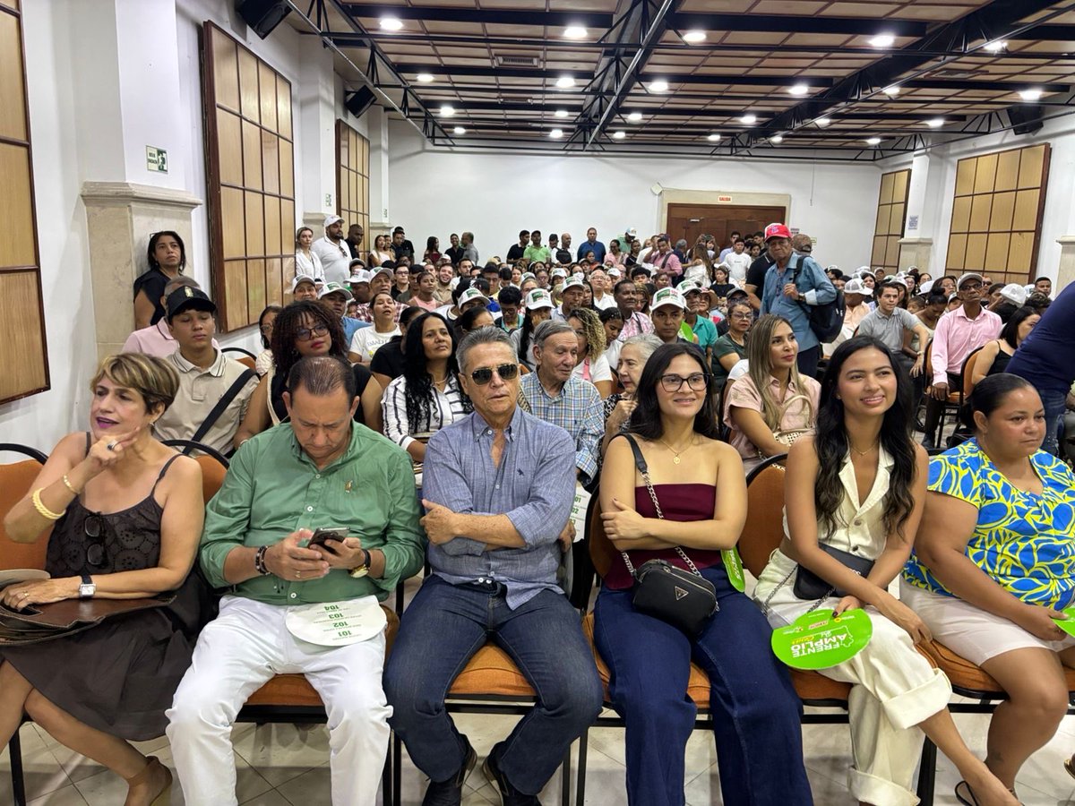 SomosEnMarcha's tweet photo. Felices de estar en la tierra del vallenato, acompañando a @CristoBustos y respaldando una lista sólida con @PartidoVerdeCoL y el @P_Ecologista por las reformas sociales y los derechos. Desde el Cesar, seguimos devolviéndole el poder a la gente y a las regiones. 🇨🇴🚩 https://t.co/Z4k2BEks3j