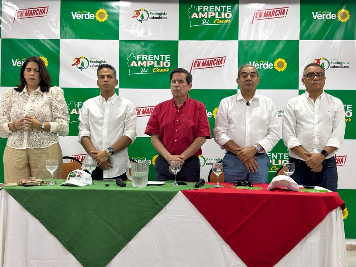 SomosEnMarcha's tweet photo. Felices de estar en la tierra del vallenato, acompañando a @CristoBustos y respaldando una lista sólida con @PartidoVerdeCoL y el @P_Ecologista por las reformas sociales y los derechos. Desde el Cesar, seguimos devolviéndole el poder a la gente y a las regiones. 🇨🇴🚩 https://t.co/Z4k2BEks3j